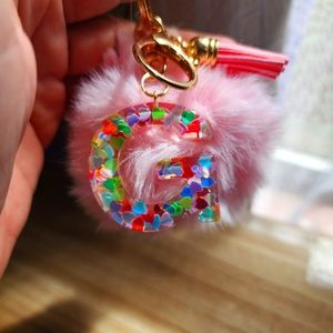 OFFERS? Read Below ↓ Initial "G" Fur Puff Keychain • Pink
